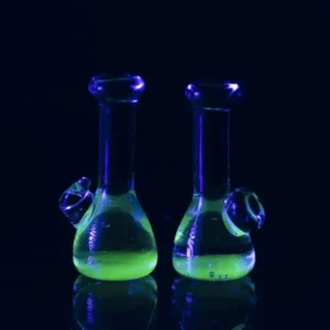 Minifigure Glass Beaker Bong UV